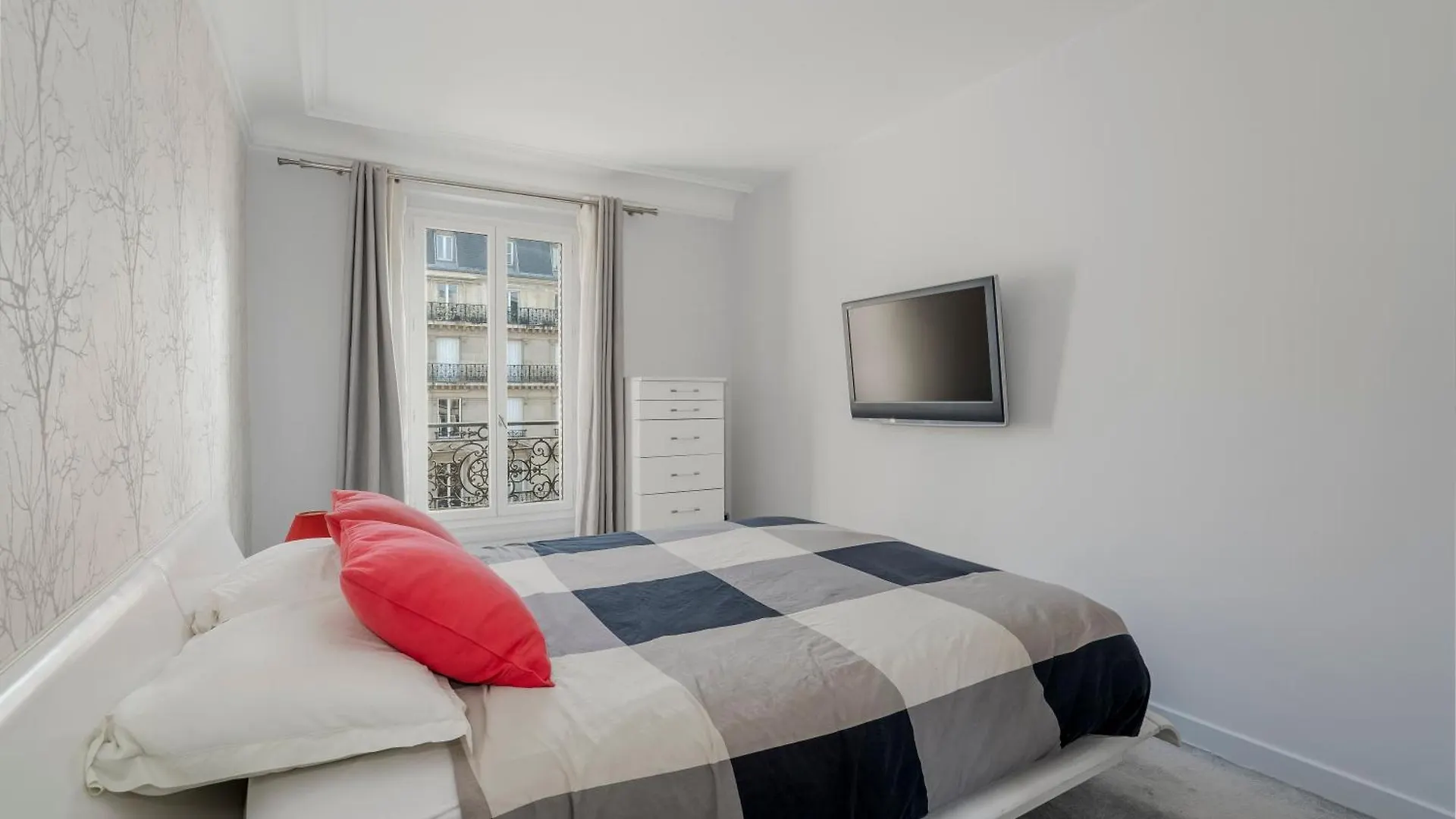 4 Bedroom Avenue Kleber Paris 0*,