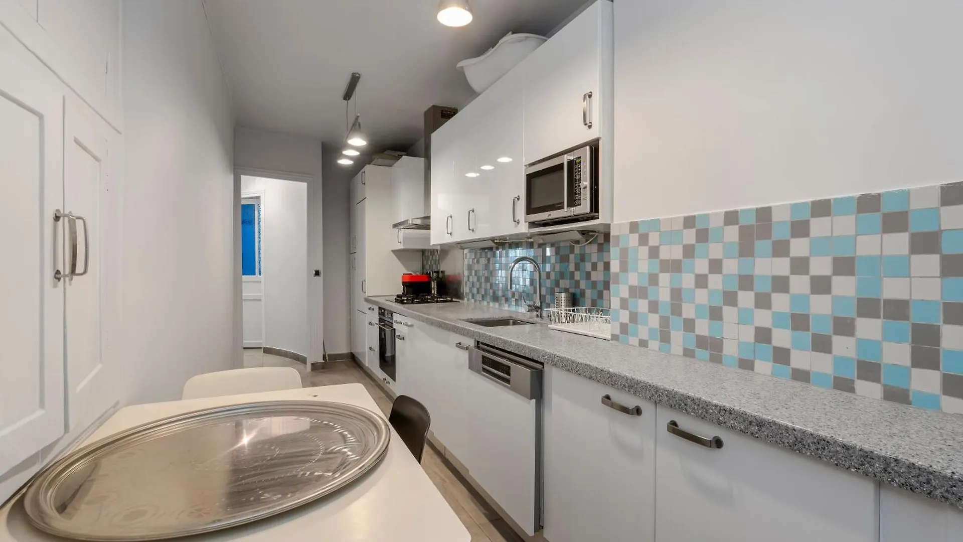 4 Bedroom Avenue Kleber Paris 0*,  Frankrig