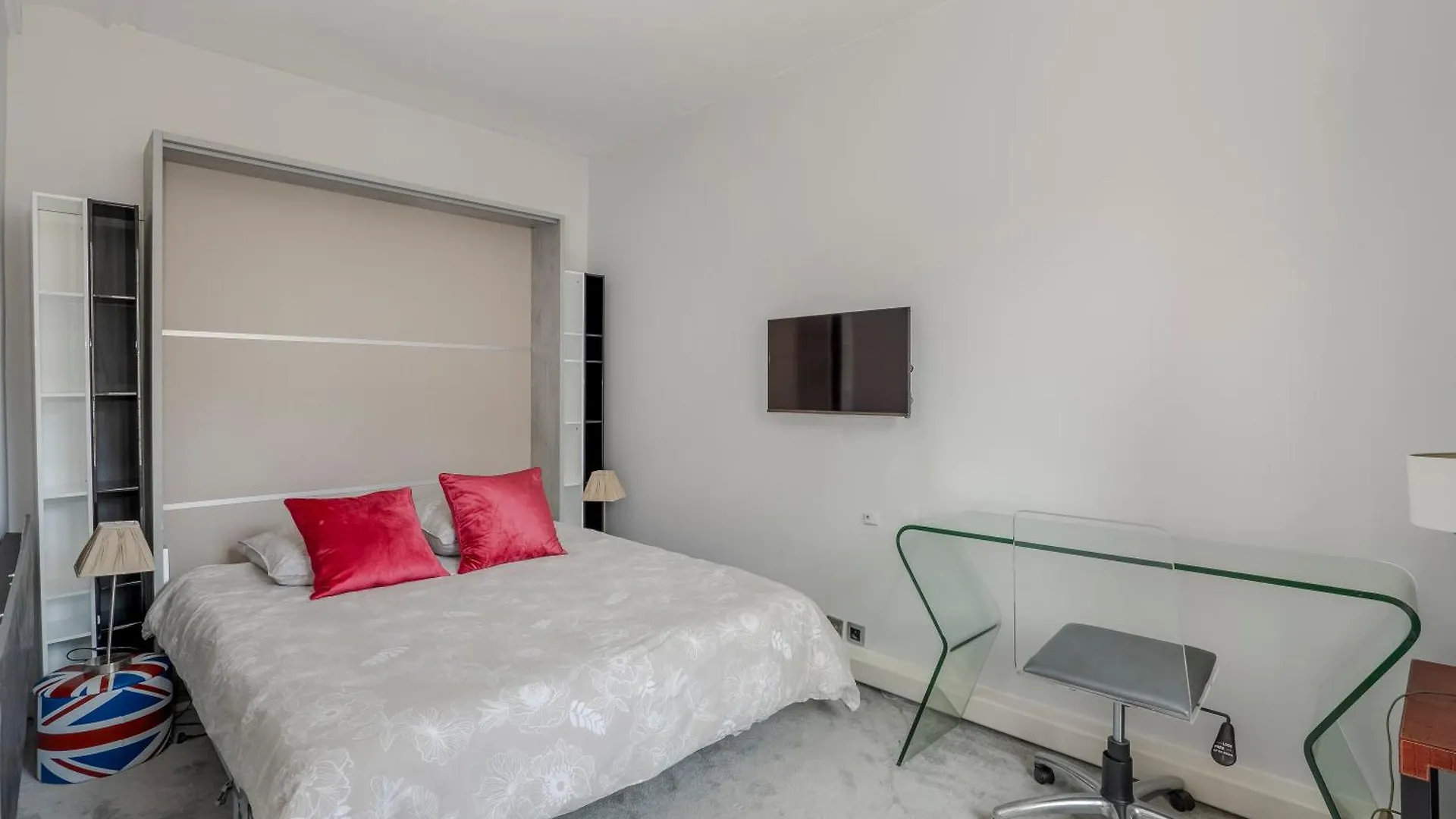 4 Bedroom Avenue Kleber Paříž 0*,  Francie